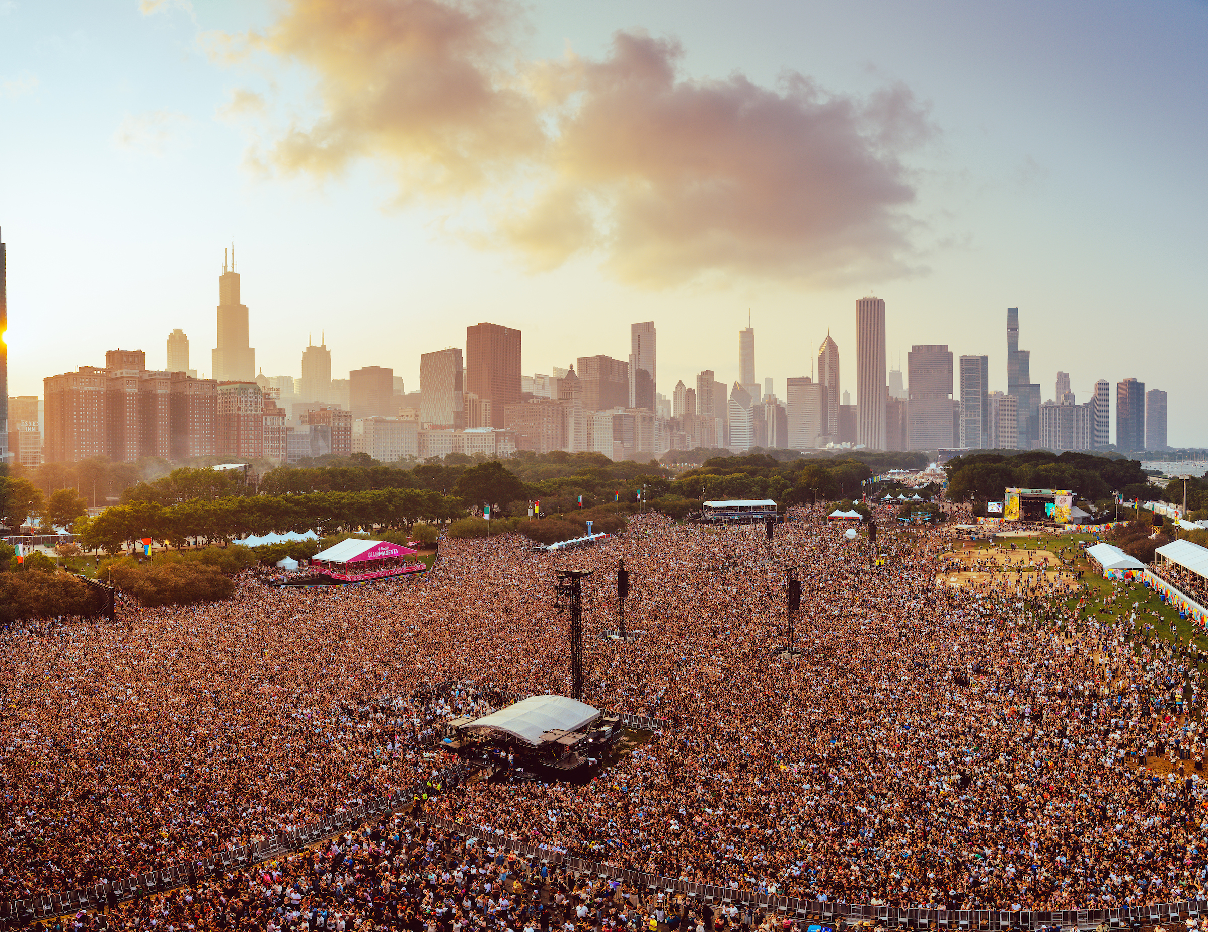 Aerial-GracieAbramsbyCharlesReaganforLollapalooza2025DSC_2071-Pano